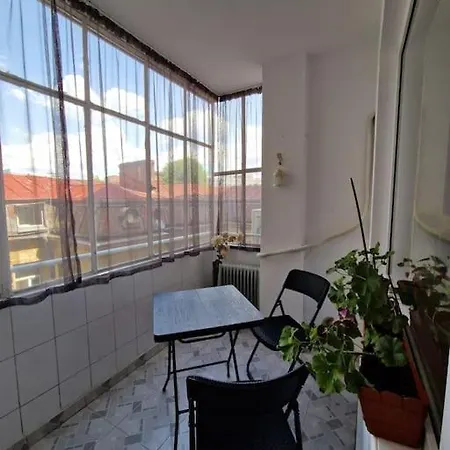Happy Yonder - Piata Romana - Langa Metrou Bucharest